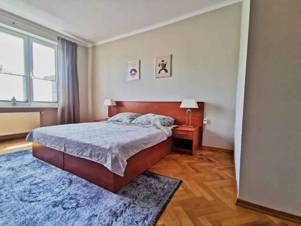 Posteľ alebo postele v izbe v ubytovaní Studio Centrum Gdynia Świętojańska
