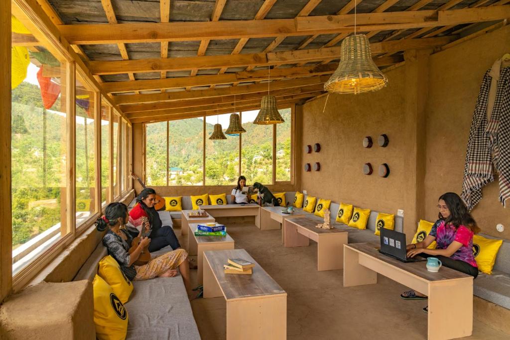 Galeriebild der Unterkunft The Hosteller Kareri in Dharamshala