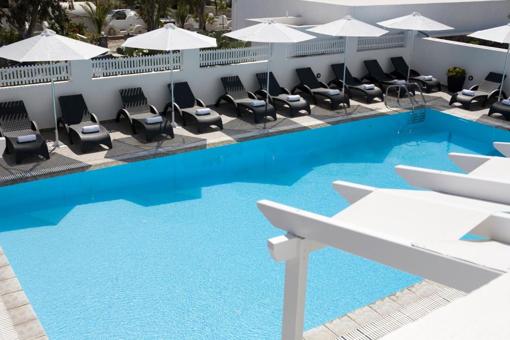 Bazén v ubytování Philippion Boutique Hotel nebo v jeho okolí
