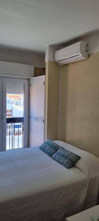 a bedroom with a bed and a window at Old Town Spot Apartment - Top Location & Albufeira in Albufeira