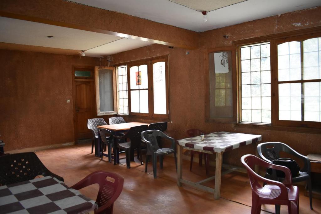 Mid Valley Guest House - Housity