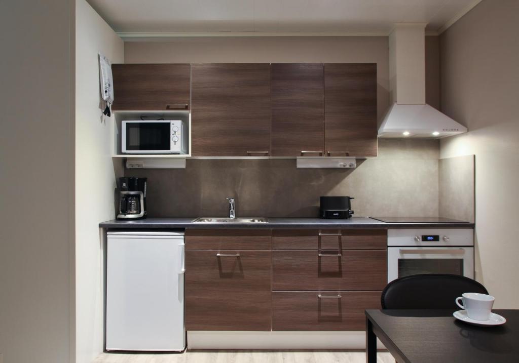 Kuchyň nebo kuchyňský kout v ubytování Hotel Metsähirvas