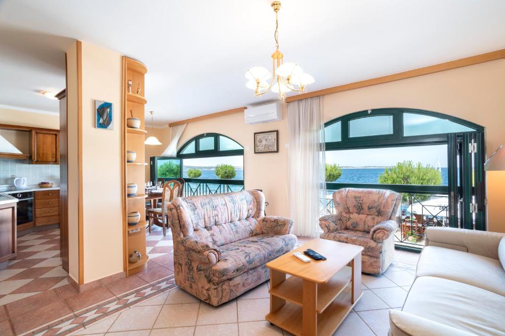 Posezení v ubytování Beachfront Apartment SunVita by Locap Group