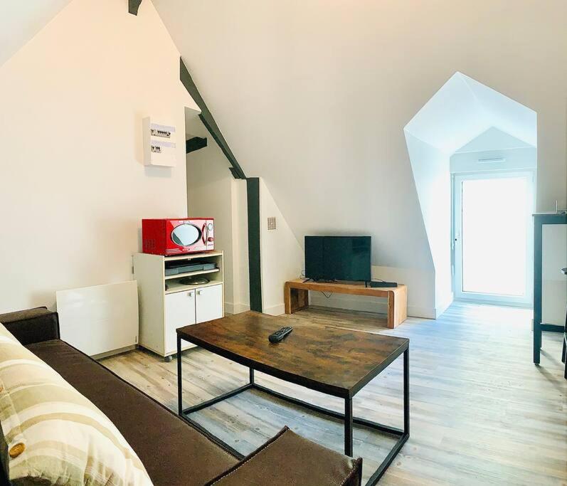 STUDIO CONFORT ET LUMINEUX - 3 VOYAGEURS - WIFI - Housity