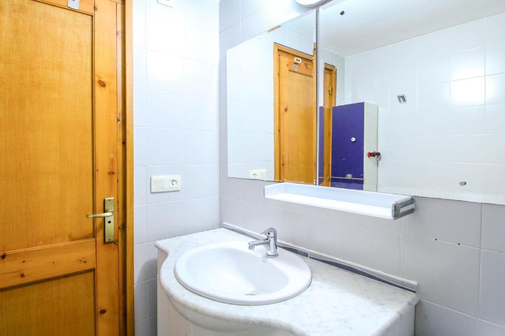 Koupelna v ubytování Sistach Rentals Apartments Blau Park 310 & 311