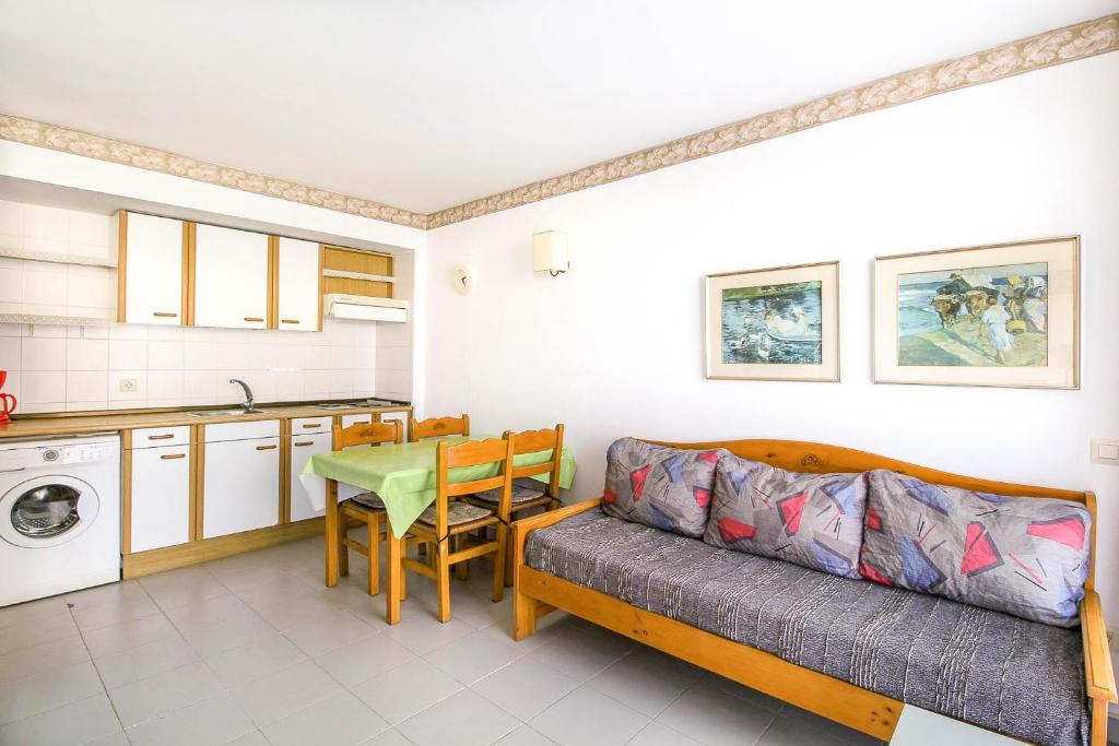 Kuchyň nebo kuchyňský kout v ubytování Sistach Rentals Apartments Blau Park 310 & 311