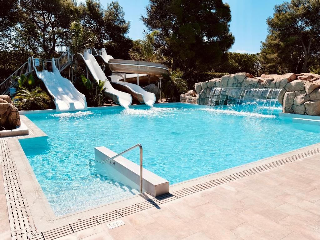 Piscina en o cerca de HolaCamp Sitges Garrofer