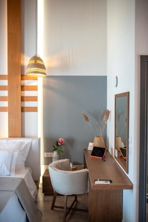 Postel nebo postele na pokoji v ubytování Trizonia Bay Hotel