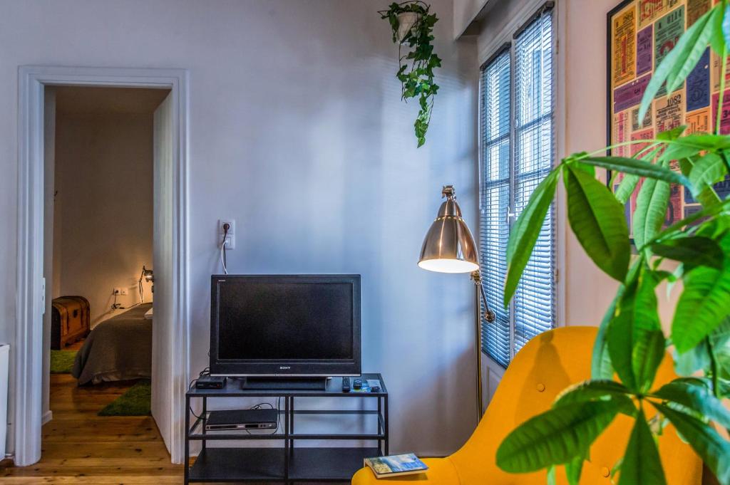 Televízia a/alebo spoločenská miestnosť v ubytovaní Greenhouse - Kalamata Mediterranean Villas