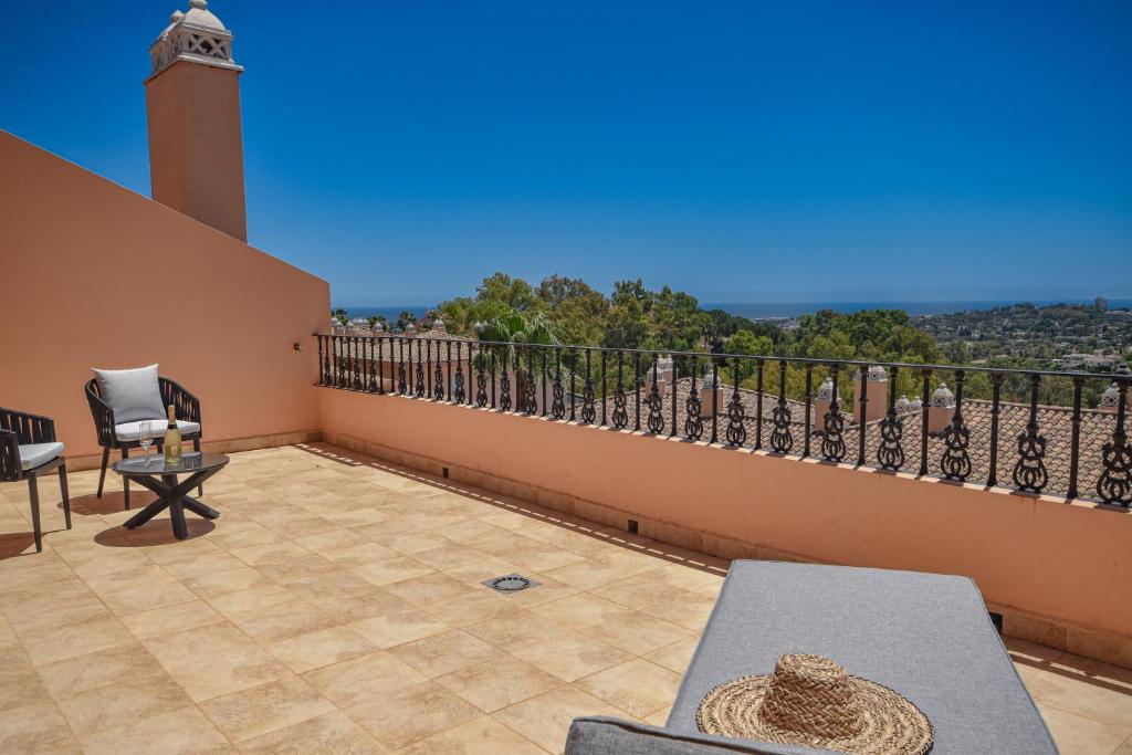 Balkón nebo terasa v ubytování Penthouse with sea views in Nueva Andalucía