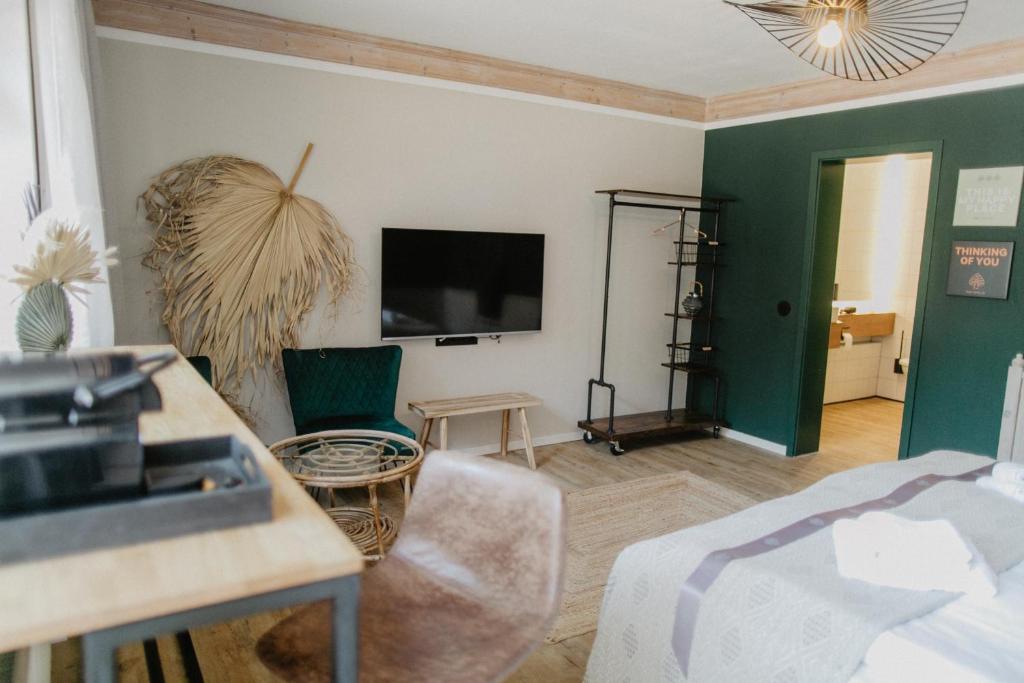 TV a/nebo společenská místnost v ubytování Peak Hotel & Event