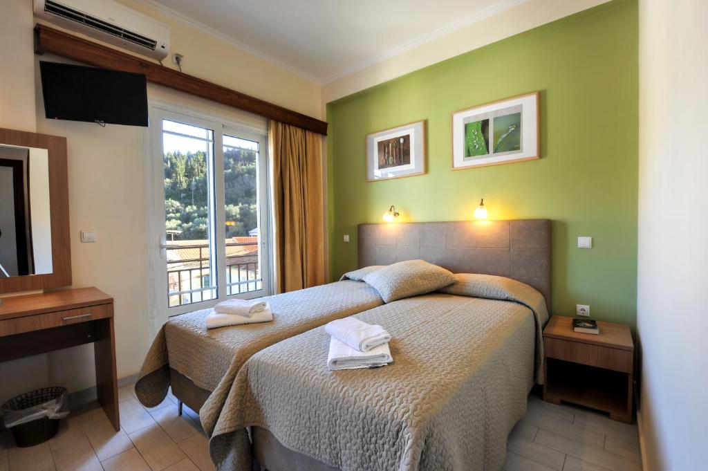 Postel nebo postele na pokoji v ubytování Ilios Hotel