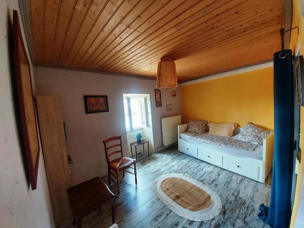 a bedroom with a bed and a wooden ceiling at Maison Le Troubadour in Ribérac