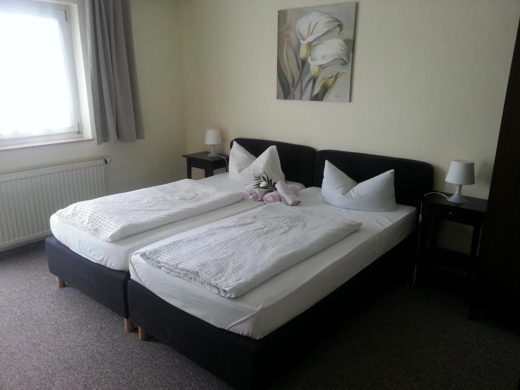 Postel nebo postele na pokoji v ubytování Hotel Gasthof am Waldeck