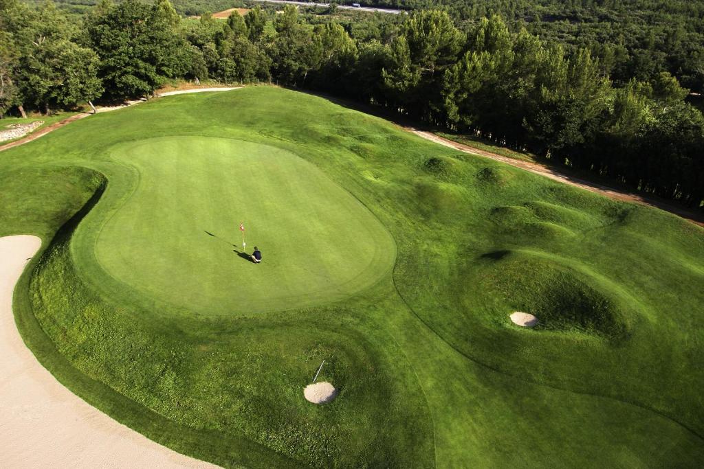 Golf v hotelu nebo okolí