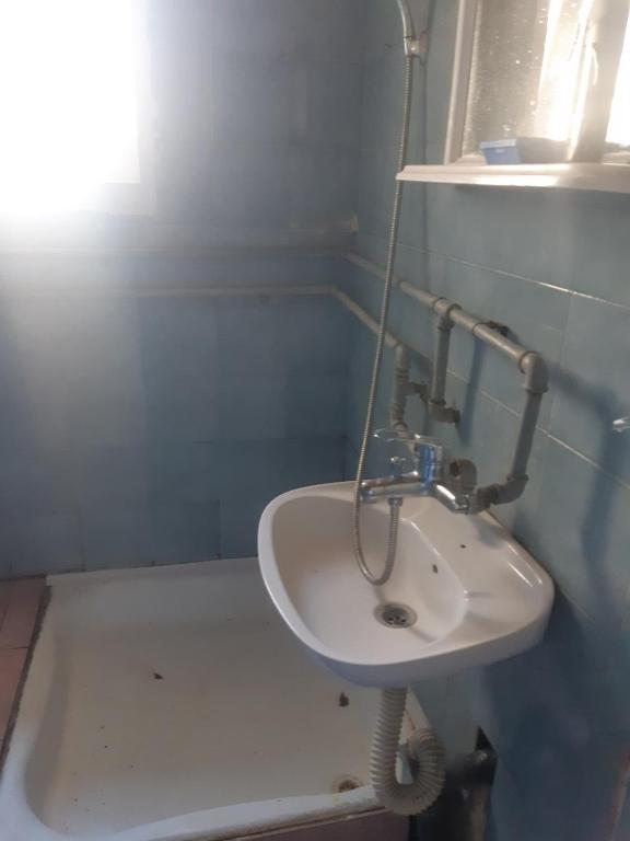 a bathroom with a sink and a bath tub at Apartman Novi Sad - Apartment Novi Sad in Sremska Kamenica