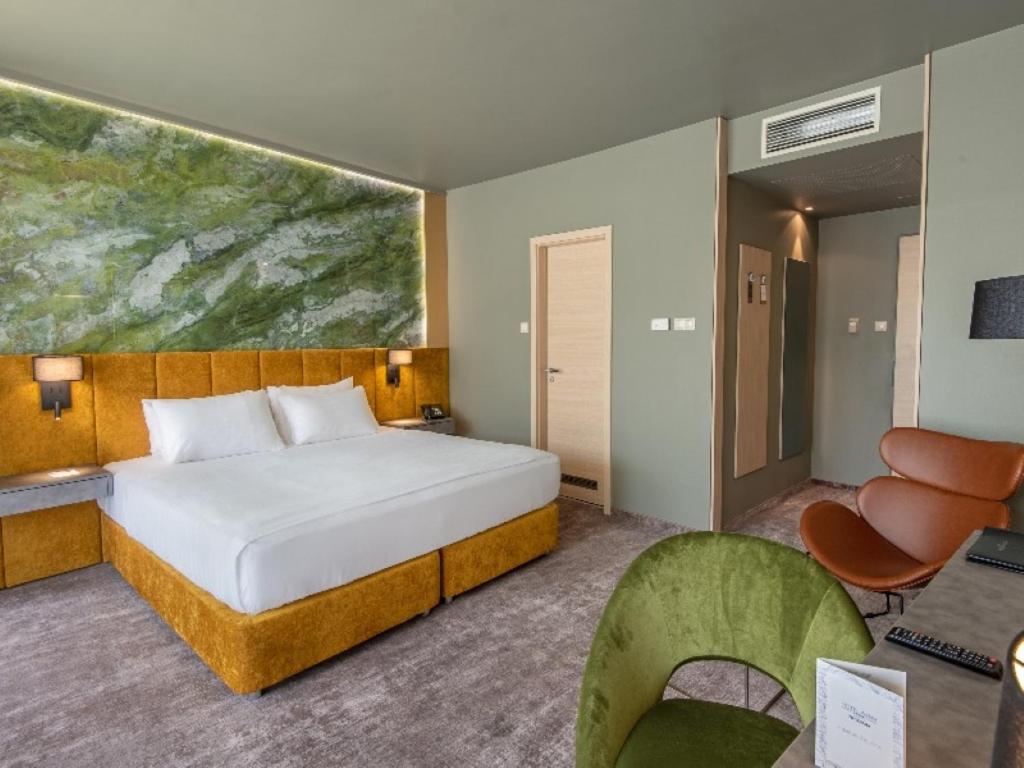 Posteľ alebo postele v izbe v ubytovaní Hotel Azur Premium