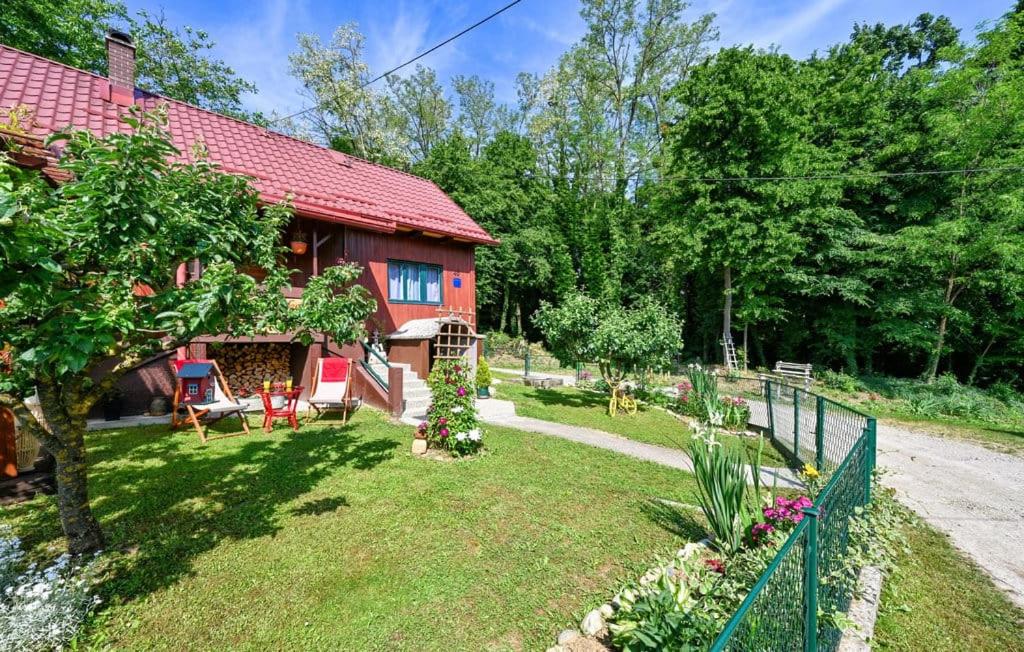 a house with a garden and a fence at HIŽA BAKE ROZE in Gornja Konjšćina