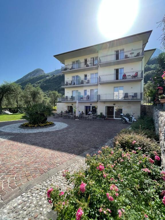 Nespecifikovaný výhled na hory nebo výhled na hory při pohledu z hotelu