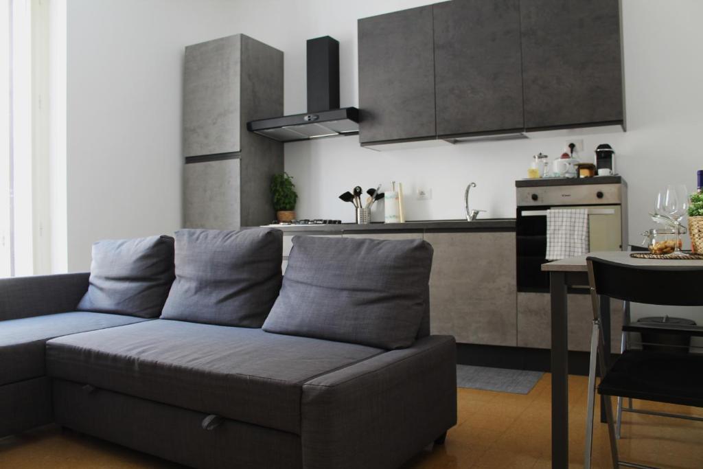 A kitchen or kitchenette at M&M Apartment