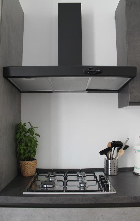 A kitchen or kitchenette at M&M Apartment
