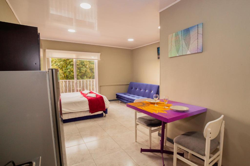 Postel nebo postele na pokoji v ubytování ApartaSuites & Hotel Bogota Teusaquillo
