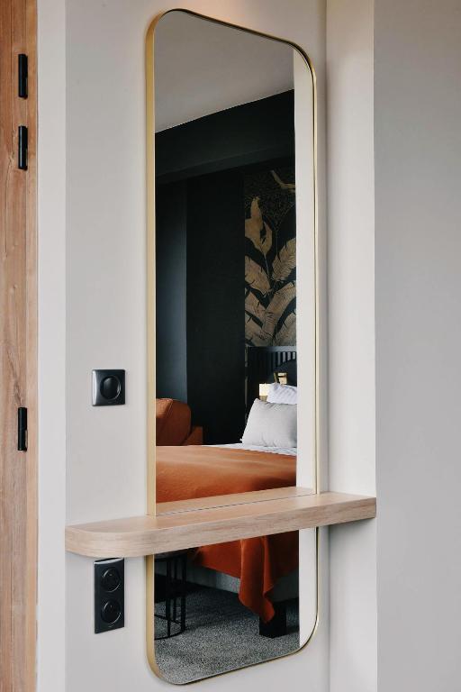 Postel nebo postele na pokoji v ubytování Golden Tulip Reims Bezannes