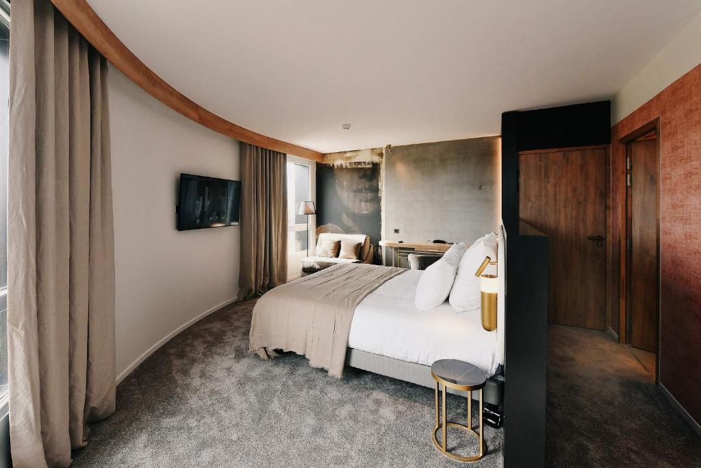 Postel nebo postele na pokoji v ubytování Golden Tulip Reims Bezannes