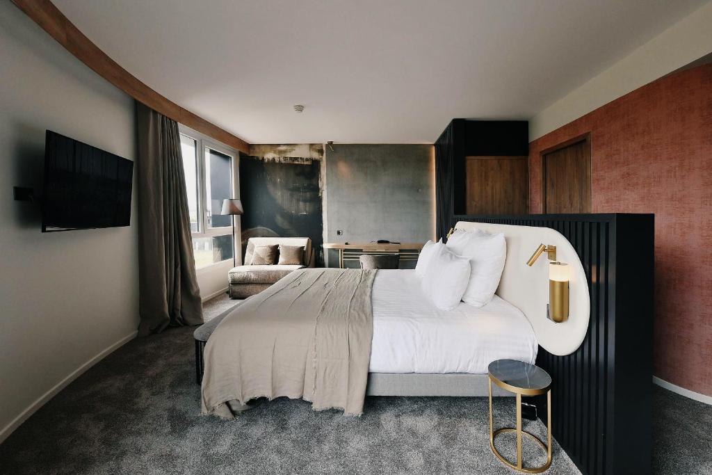 Postel nebo postele na pokoji v ubytování Golden Tulip Reims Bezannes