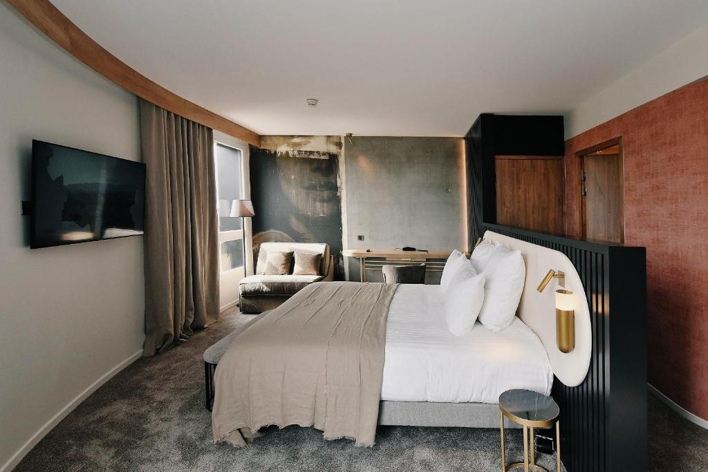 Postel nebo postele na pokoji v ubytování Golden Tulip Reims Bezannes