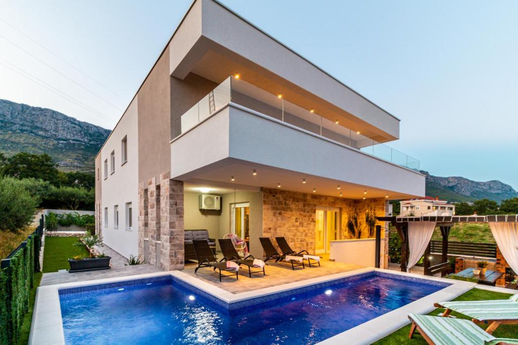 Villa Olea-with pool, sea view, near Split airport