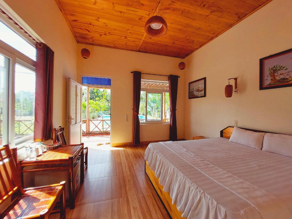 Ninh Binh Mountain Side Homestay & Cafe - 2