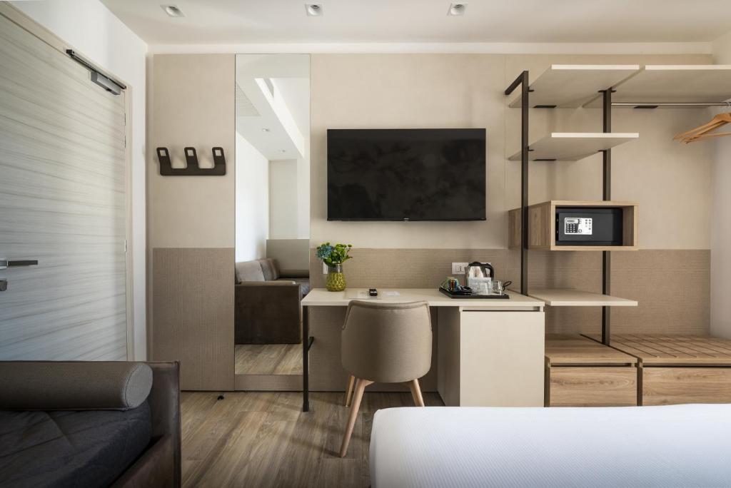Телевизор и/или развлекательный центр в Life Hotel