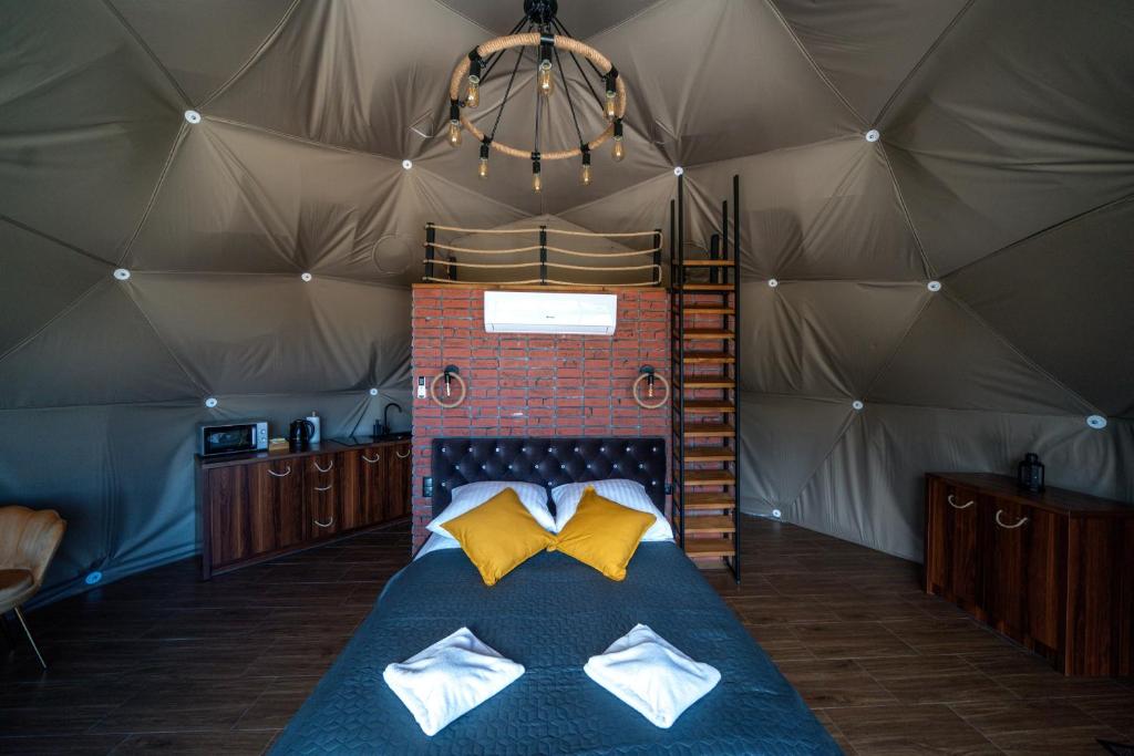 Peak Glamp & Jacuzzi - 7