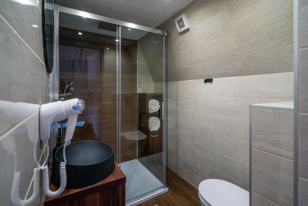 Peak Glamp & Jacuzzi - 5