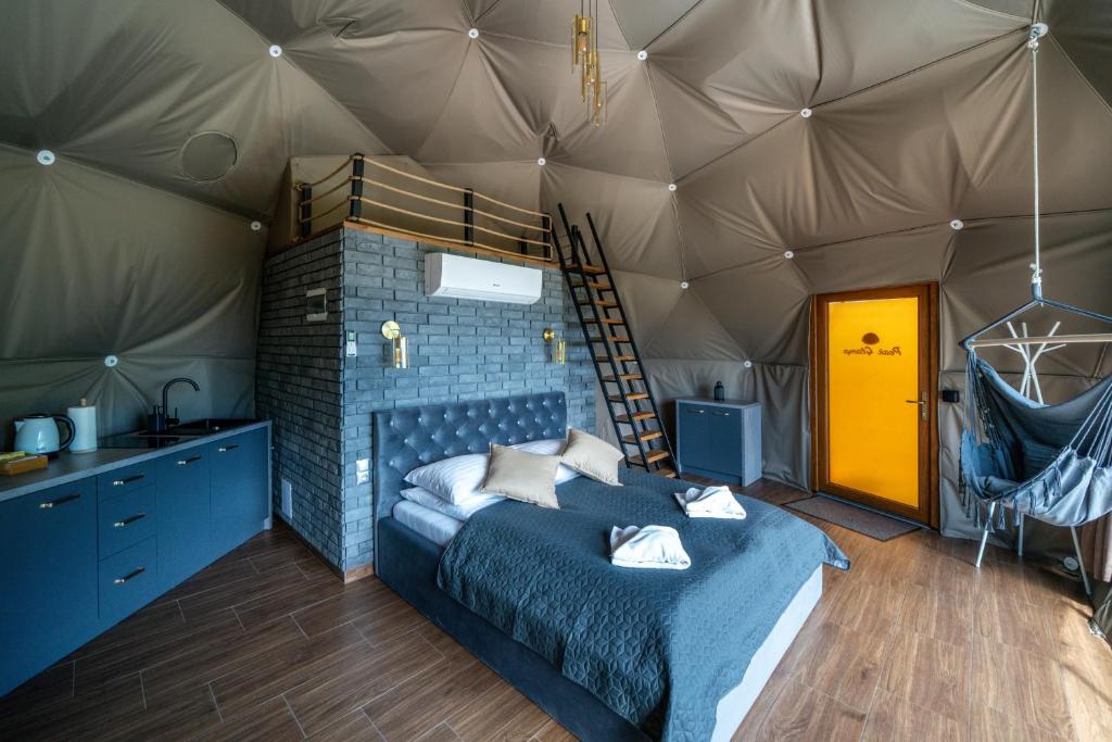 Posteľ alebo postele v izbe v ubytovaní Peak Glamp & Jacuzzi