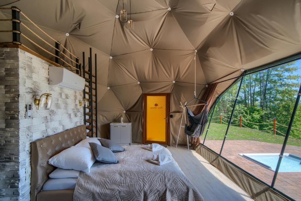 Posteľ alebo postele v izbe v ubytovaní Peak Glamp & Jacuzzi