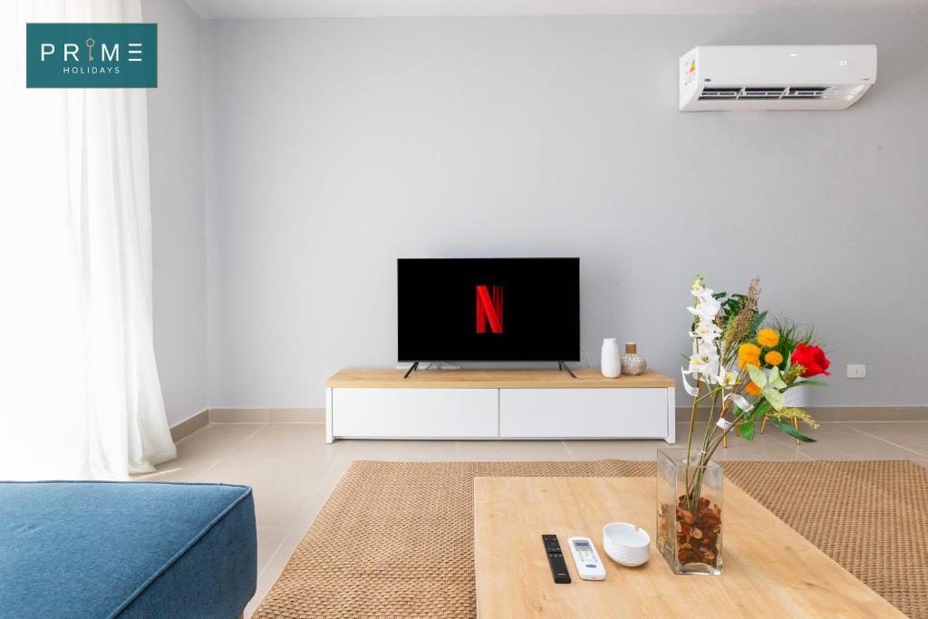 TV a/nebo společenská místnost v ubytování Prime Holidays Caesar Bay