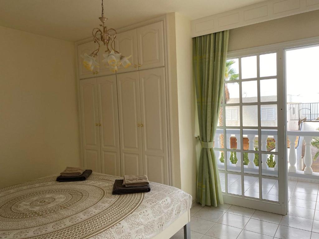 Ένα ή περισσότερα κρεβάτια σε δωμάτιο στο Ocean Pearl, luxuriöses Haus, Meerblick, große Sonnenterrasse, Teneriffa Süd, Los Gigantes, 600m zum Strand, 200m zum Ort, ruhig