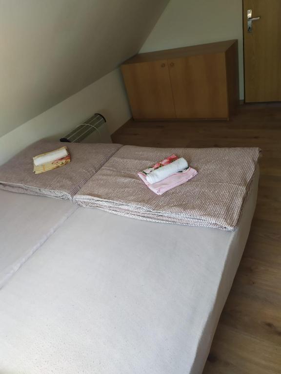 Postel nebo postele na pokoji v ubytování Prázdninový domek v Českém ráji