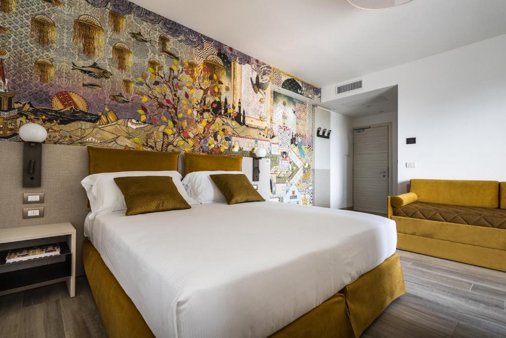 Кровать или кровати в номере Life Hotel