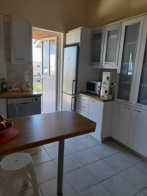 A kitchen or kitchenette at Derveni Summer House
