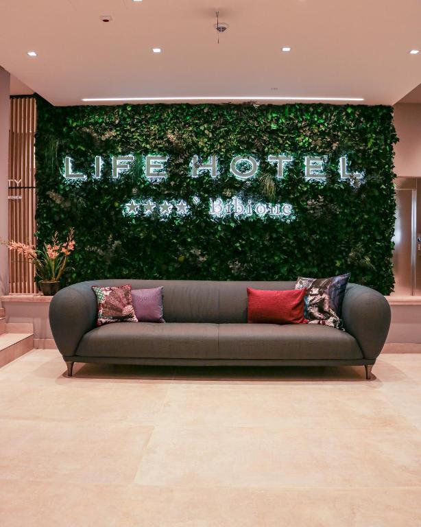 Гостиная зона в Life Hotel