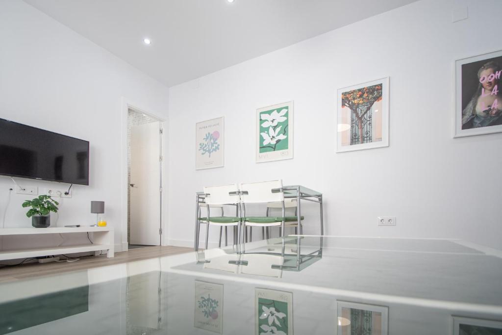 Televízia a/alebo spoločenská miestnosť v ubytovaní Apartamento Ooh La Lá Cádiz