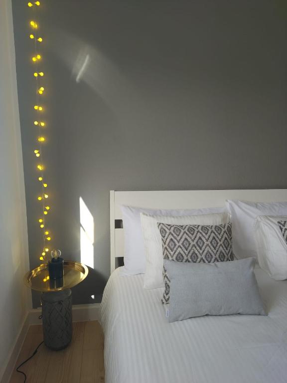 Posteľ alebo postele v izbe v ubytovaní Apartment AYALGA - Pool view - Good Wifi - Smart TV-Residence Dunia IV