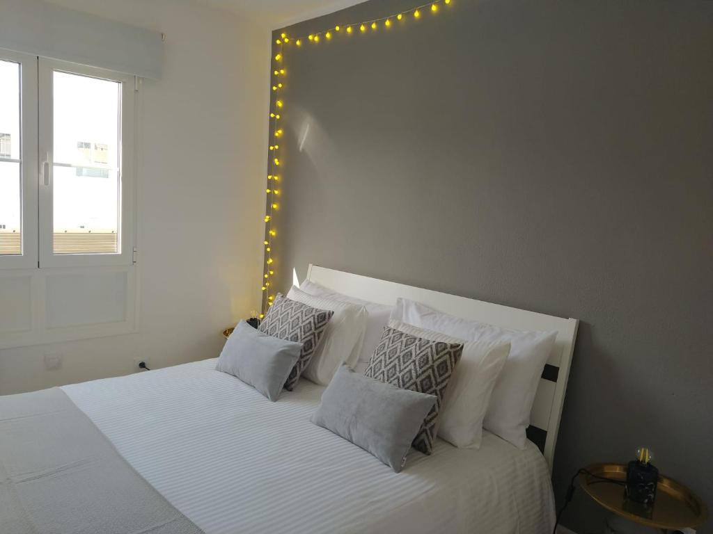 Posteľ alebo postele v izbe v ubytovaní Apartment AYALGA - Pool view - Good Wifi - Smart TV-Residence Dunia IV