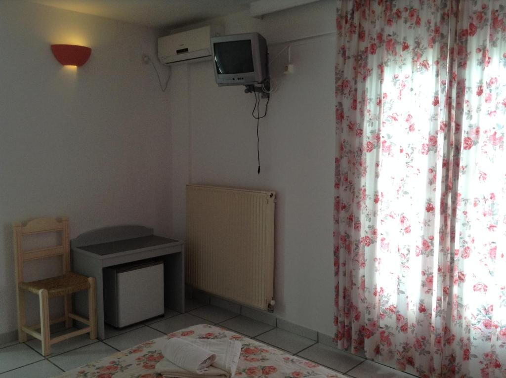 TV a/nebo společenská místnost v ubytování King Thiras Hotel