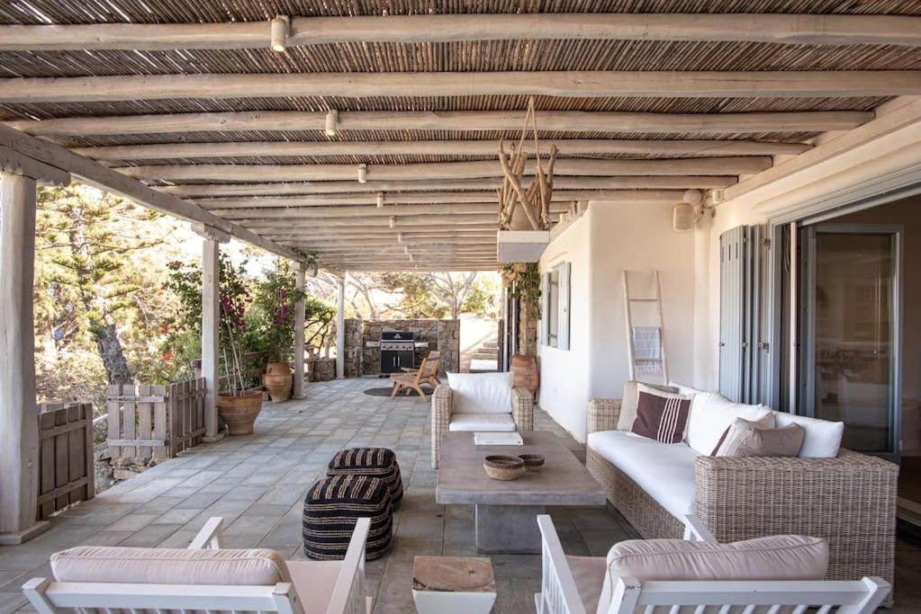 Zdjęcie z galerii obiektu Aura Homes, Villa on Sea - Saint Anna Beach w mieście Mykonos