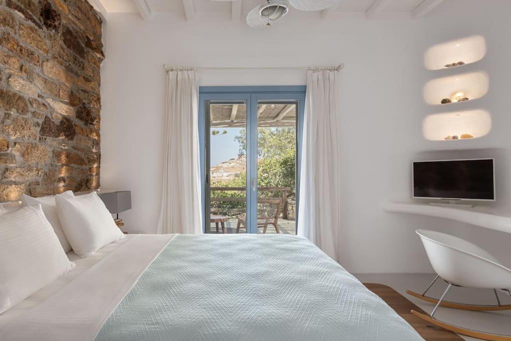 Zdjęcie z galerii obiektu Aura Homes, Villa on Sea - Saint Anna Beach w mieście Mykonos