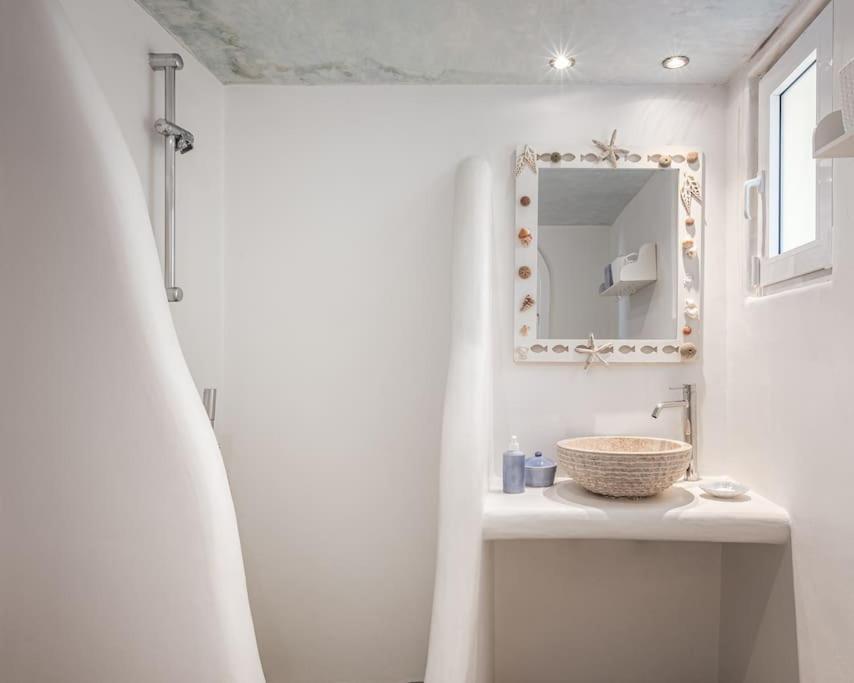 Zdjęcie z galerii obiektu Aura Homes, Villa on Sea - Saint Anna Beach w mieście Mykonos
